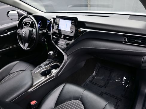 Used 2024 Toyota Camry SE image 15