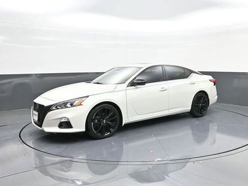 Used 2022 Nissan Altima 2.5 SR w/ Midnight Edition Package image 1