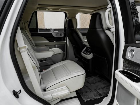 Used 2020 Lincoln Navigator Black Label w/ Cargo Convenience Package AWD/4WD image 36
