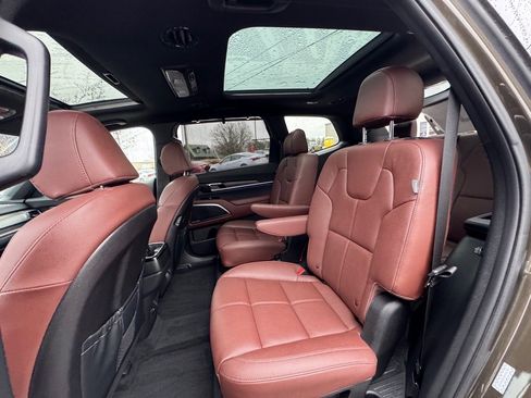 Used 2024 Kia Telluride SX w/ Towing Package image 11