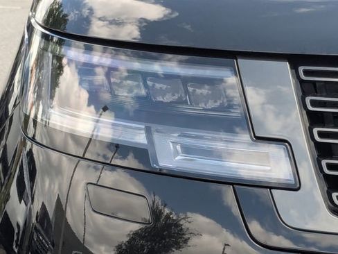 Certified 2025 Land Rover Range Rover SE AWD/4WD image 9