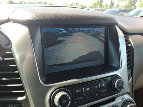 Used 2015 Chevrolet Suburban LT RWD image 24