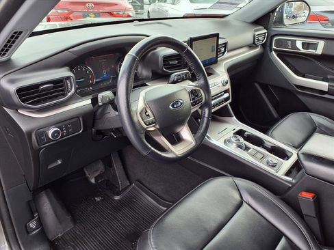 Used 2022 Ford Explorer XLT w/ Equipment Group 202A image 17