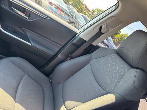 Used 2019 Toyota RAV4 XLE w/ Convenience Package FWD image 18