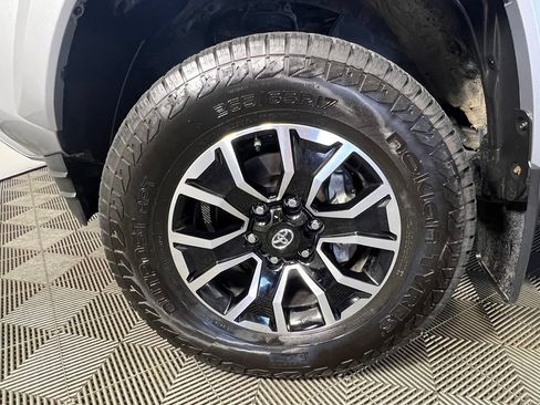 Used 2020 Toyota Tacoma TRD Sport w/ TRD Premium Sport Package AWD/4WD image 32