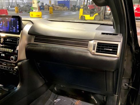 Certified 2023 Lexus GX 460 Premium w/ Premium Package image 18