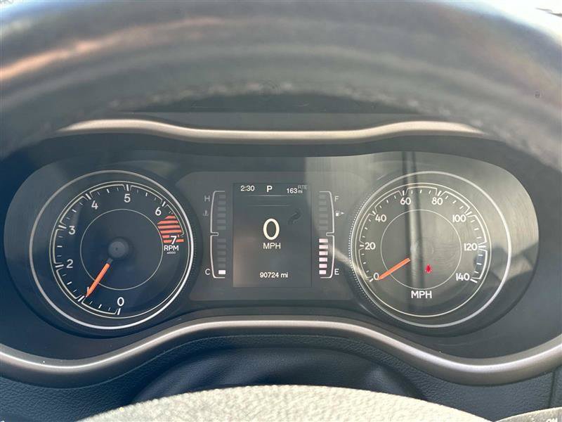 Used 2018 Jeep Cherokee Latitude w/ Comfort & Convenience Group FWD image 14
