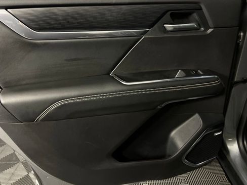 Used 2025 GMC Acadia Elevation image 28