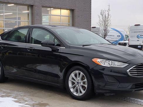 Used 2020 Ford Fusion SE image 9