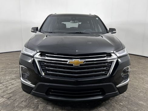 Used 2023 Chevrolet Traverse LT FWD image 2