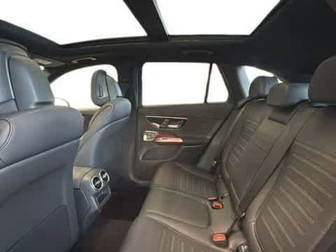 Used 2025 Mercedes-Benz GLC 350e 4MATIC image 5
