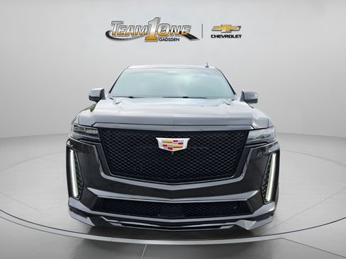 Used 2023 Cadillac Escalade ESV V AWD/4WD image 2
