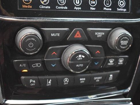 Used 2022 Jeep Grand Cherokee Laredo X AWD/4WD image 36