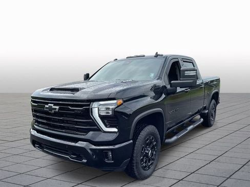 Used 2024 Chevrolet Silverado 2500 LTZ w/ LTZ Plus Package image 3