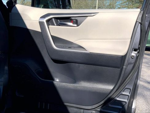 Used 2021 Toyota RAV4 XLE w/ Convenience Package AWD/4WD image 23