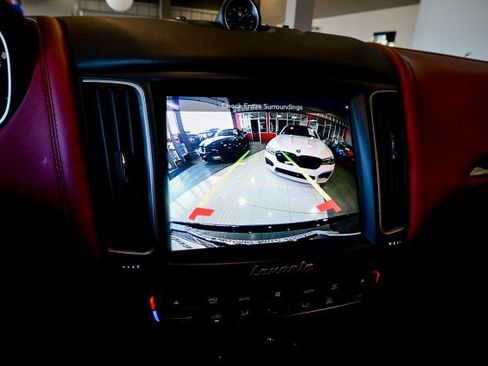 Used 2020 Maserati Levante image 40