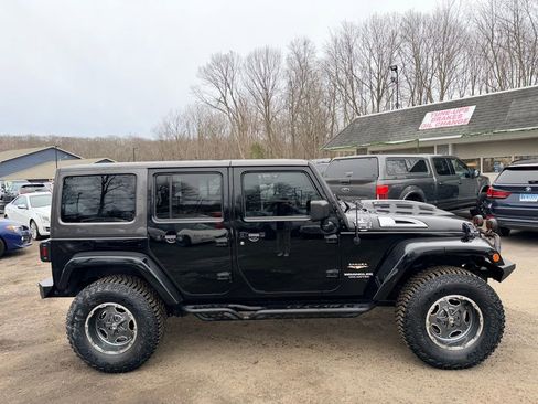Used 2013 Jeep Wrangler Unlimited Sahara image 4