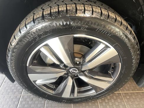 Used 2022 Nissan Rogue Platinum w/ Head-Up Display Package AWD/4WD image 5