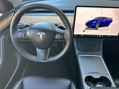 Used 2025 Tesla Model Y Long Range RWD image 17