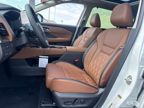 New 2026 Nissan Rogue Platinum image 14