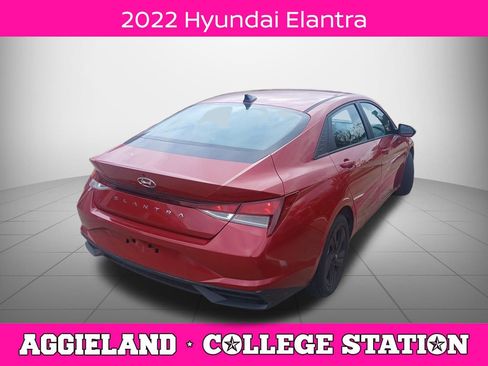 Used 2022 Hyundai Elantra SEL w/ Convenience Package image 2