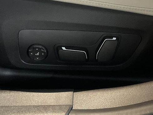 New 2025 BMW 330i xDrive Sedan w/ Convenience Package image 12