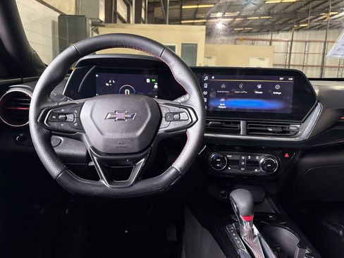 Used 2024 Chevrolet Trax RS w/ Sunroof Package image 27