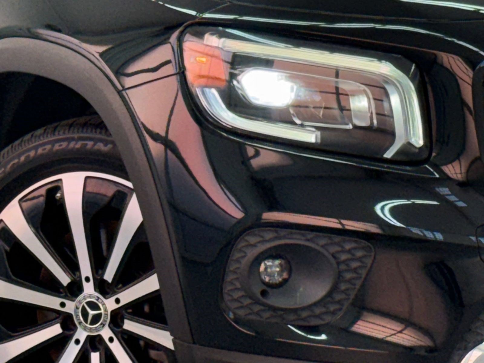 Used 2022 Mercedes-Benz GLB 250 image 10