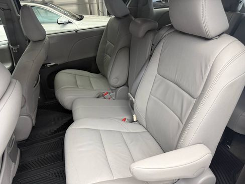 Used 2015 Toyota Sienna XLE w/ XLE Navigation Package FWD image 18