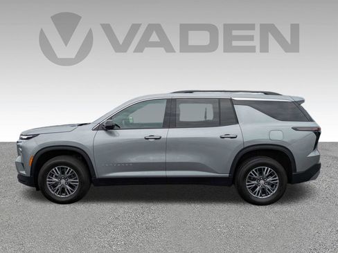 Used 2025 Chevrolet Traverse LT w/ Driver Confidence Package FWD image 29