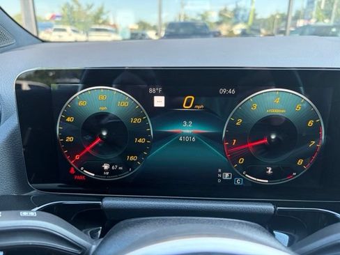 Used 2022 Mercedes-Benz GLA 250 4MATIC w/ Premium Package Lite image 23