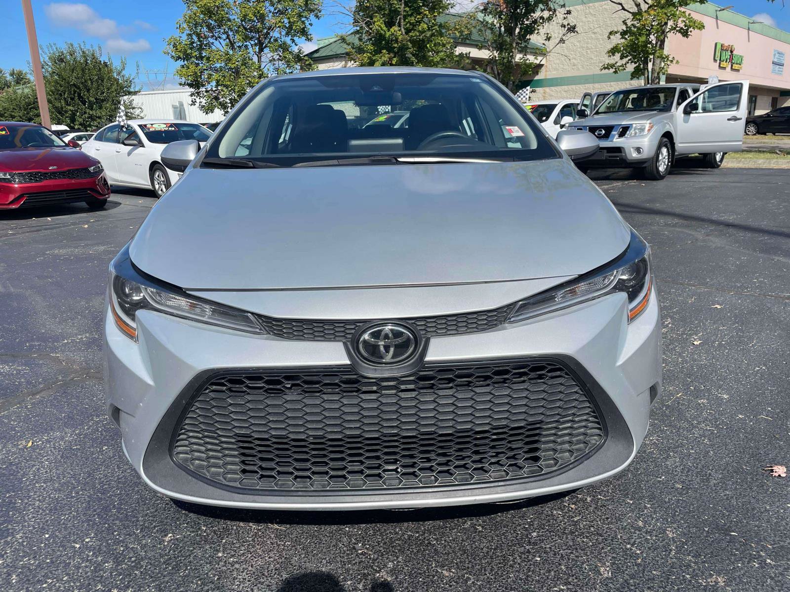 Used 2022 Toyota Corolla LE FWD image 2