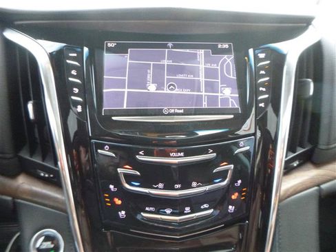 Used 2017 Cadillac Escalade Premium Luxury image 17