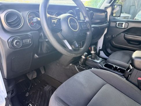 Used 2018 Jeep Wrangler Unlimited Sport AWD/4WD image 11