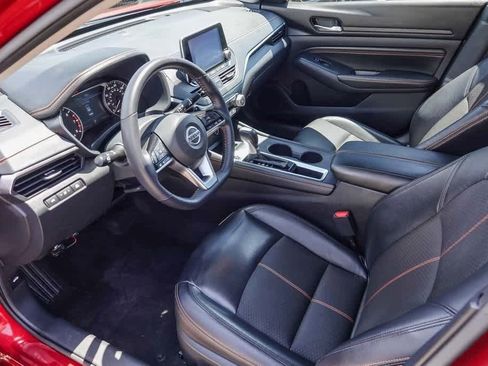 Used 2021 Nissan Altima 2.5 SR w/ SR Premium Package image 16