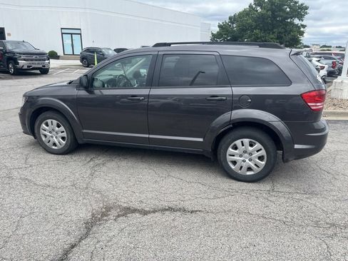 Used 2020 Dodge Journey SE w/ SE Popular Equipment Group FWD image 3