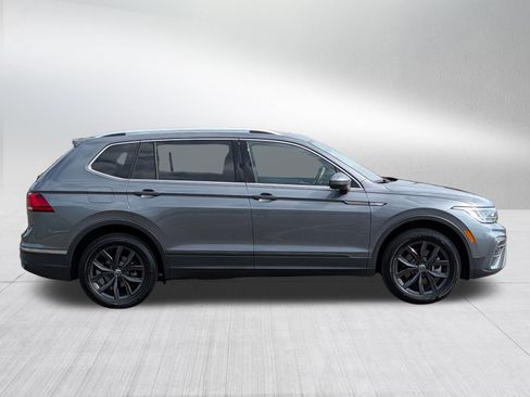 Used 2024 Volkswagen Tiguan SE w/ Panoramic Sunroof Package AWD/4WD image 8