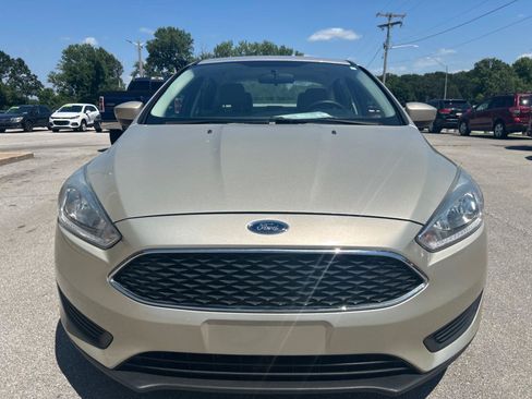 Used 2018 Ford Focus SE FWD image 2