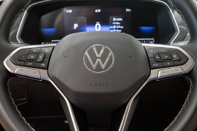 Used 2023 Volkswagen Tiguan SE FWD image 14