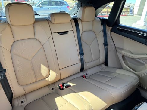 Used 2026 Porsche Macan AWD/4WD image 18
