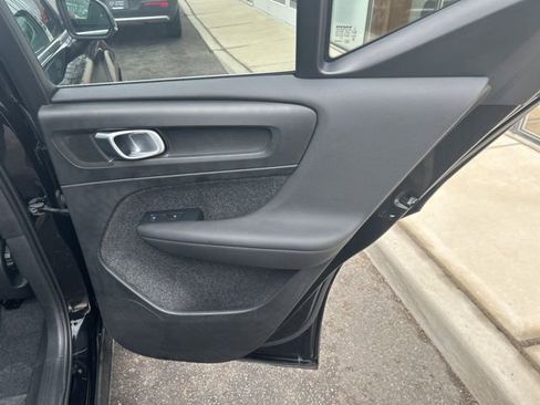 Certified 2025 Volvo XC40 B5 Core AWD/4WD image 12