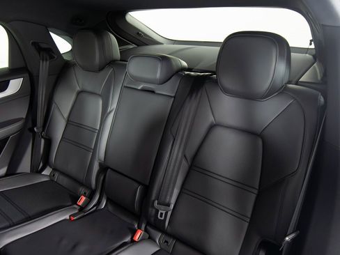 New 2026 Porsche Cayenne E-Hybrid Coupe image 33