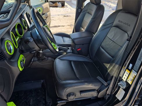 Used 2019 Jeep Wrangler Unlimited Sahara w/ Uconnect 4C Nav & Sound Group image 14