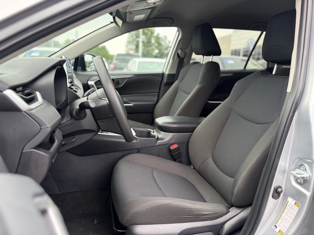 Used 2025 Toyota RAV4 LE AWD/4WD image 19