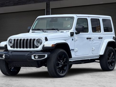 Used 2025 Jeep Wrangler Unlimited Sahara w/ Safety Group image 9