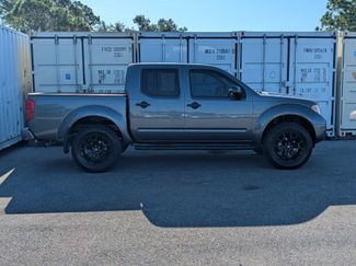 Used 2021 Nissan Frontier SV w/ Midnight Edition Floor Mats AWD/4WD video 3