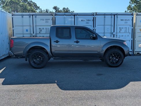 Used 2021 Nissan Frontier SV w/ Midnight Edition Floor Mats AWD/4WD image 3
