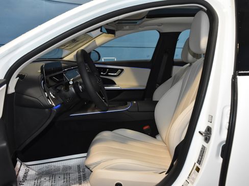 New 2026 Mercedes-Benz E 350 4MATIC Sedan image 7