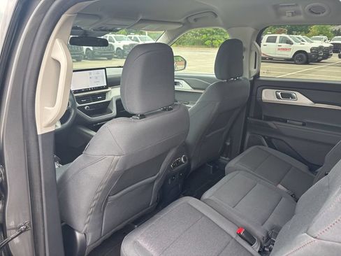 Used 2025 Ford Explorer Active AWD/4WD image 23