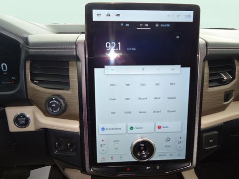 Used 2023 Ford Expedition Max Limited image 15